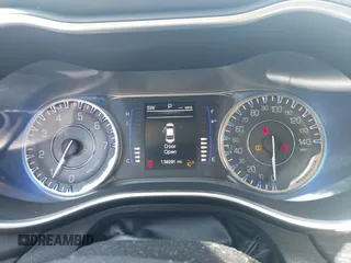 2015 Chrysler 200 Limited с VIN 1C3CCCAB2FN707428, выставлен на аукционе IAAI как лот 42633579 с пробегом 138 291 миль миль и . История ставок и продаж доступна на DreamBid. Изображение 7.
