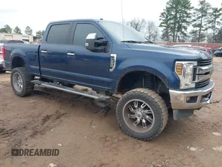2018 Ford Super Duty F-250 SRW XL with VIN 1FT7W2B62JEB96232, listed as a IAAI auction lot 41705890 with 122,200 mi miles. Bid and sale history available at carsss.com. Image 1.