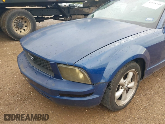 2007 Ford Mustang Deluxe with VIN 1ZVFT80N375305644, listed as a IAAI auction lot 42103749 with 233,762 mi miles and . Bid and sale history available at DreamBid. Image 6.