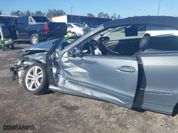 2006 Mercedes-Benz CLK-Class 3.5L with VIN WDBTK56G96T067775, listed as a IAAI auction lot 41926029 with 176,138 mi miles. Bid and sale history available at carsss.com. Image 6.
