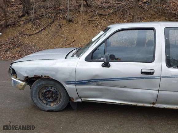 1992 Toyota 2WD Pickups DLX with VIN JT4RN93PXN5057323, listed as a IAAI auction lot 41927475 with NaN miles. Bid and sale history available at carsss.com. Image 13.