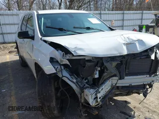 2018 Chevrolet Traverse LS z VIN 1GNEVFKW5JJ211662, wystawiony jako IAAI lot #41779301 z przebiegiem 175 296 mil mil oraz . Historia ofert i sprzedaży dostępna na DreamBid. Obrazek 1.