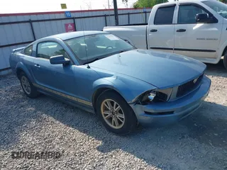 2005 Ford Mustang Deluxe z VIN 1ZVFT80N755237846, wystawiony jako IAAI lot #40852477 z przebiegiem 115 892 mil mil oraz . Historia ofert i sprzedaży dostępna na DreamBid. Obrazek 1.