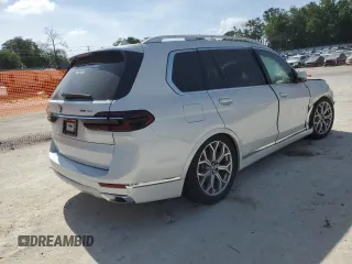 2025 BMW X7 xDrive40i z VIN 5UX23EM05S9W54965, wystawiony jako Copart lot #53542995 z przebiegiem 2 472 mil mil oraz Szkoda całkowita • Salvage title. Historia ofert i sprzedaży dostępna na DreamBid. Obrazek 3.