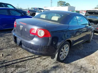 2008 Volkswagen Eos Turbo z VIN WVWBA71F68V050997, wystawiony jako IAAI lot #41858344 z przebiegiem 144 102 mil mil oraz . Historia ofert i sprzedaży dostępna na DreamBid. Obrazek 4.