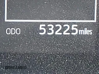 2023 Toyota Camry SE z VIN 4T1G11AK4PU724404, wystawiony jako IAAI lot #41925212 z przebiegiem 53 225 mil mil oraz . Historia ofert i sprzedaży dostępna na DreamBid. Obrazek 16.