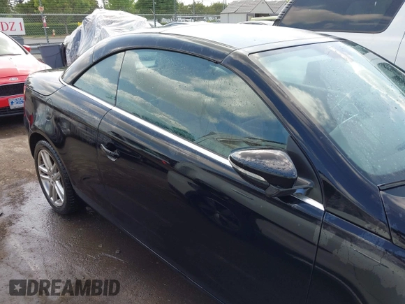 2010 Volkswagen Eos Lux z VIN WVWFA7AH1AV025675, wystawiony jako IAAI lot #42113813 z przebiegiem 93 885 mil mil oraz . Historia ofert i sprzedaży dostępna na DreamBid. Obrazek 13.