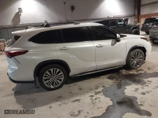 2022 Toyota Highlander Platinum with VIN 5TDFZRBH6NS192150, listed as a IAAI auction lot 41291531 with 67,474 mi miles. Bid and sale history available at carsss.com. Image 4.