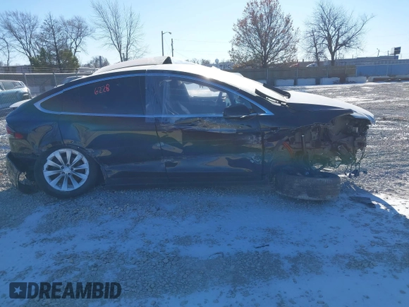 2017 Tesla Model X 90D z VIN 5YJXCBE26HF044710, wystawiony jako IAAI lot #40816228 z przebiegiem Nie podano mil oraz . Historia ofert i sprzedaży dostępna na DreamBid. Obrazek 12.
