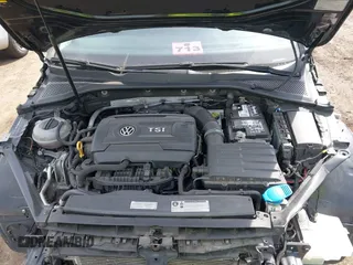 2017 Volkswagen Golf S z VIN 3VW217AU8HM064230, wystawiony jako IAAI lot #42113236 z przebiegiem 76 771 mil mil oraz . Historia ofert i sprzedaży dostępna na DreamBid. Obrazek 10.