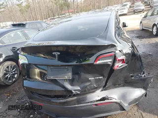 2023 Tesla Model Y Long Range z VIN 7SAYGAEE5PF603128, wystawiony jako IAAI lot #41328797 z przebiegiem 63 527 mil mil oraz . Historia ofert i sprzedaży dostępna na DreamBid. Obrazek 16.