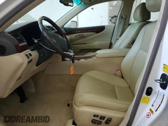 2012 Lexus LS 460 z VIN JTHCL5EF1C5014428, wystawiony jako Copart lot #60993515 z przebiegiem 110 429 mil mil oraz Szkoda całkowita • Salvage title. Historia ofert i sprzedaży dostępna na DreamBid. Obrazek 7.