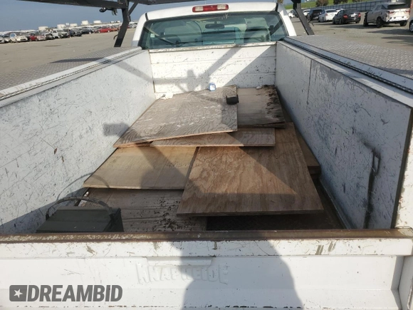 2005 GMC Sierra 1500 with VIN 1GDHC24U65E138733, listed as a Copart auction lot 47315715 with 303,907 mi miles and Salvage Title. Bid and sale history available at DreamBid. Image 10.