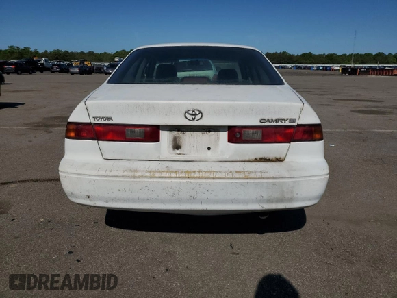 1999 Toyota Camry LE z VIN 4T1BG22K7XU440181, wystawiony jako Copart lot #59304385 z przebiegiem 113 864 mil mil oraz Czysty tytuł • Clean title. Historia ofert i sprzedaży dostępna na DreamBid. Obrazek 6.