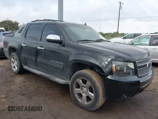 2011 Chevrolet Avalanche LT with VIN 3GNTKFE33BG187267, listed as a IAAI auction lot 41697327 with 253,345 mi miles. Bid and sale history available at carsss.com. Image 1.