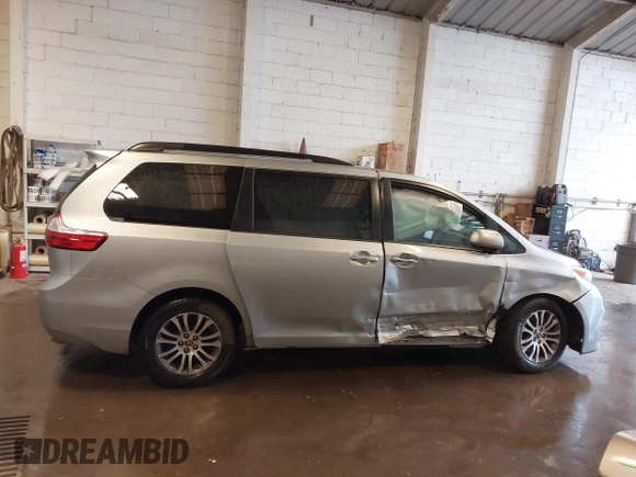 2019 Toyota Sienna XLE Auto Access Seat with VIN 5TDYZ3DC5KS977780, listed as a IAAI auction lot 42015998 with 100,387 mi miles. Bid and sale history available at carsss.com. Image 13.