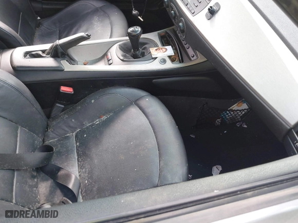 2004 BMW Z4 2.5i with VIN 4USBT33464LR66898, listed as a IAAI auction lot 40327994 with 83,019 mi miles. Bid and sale history available at carsss.com. Image 5.
