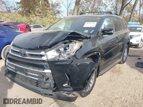 2017 Toyota Highlander XLE with VIN 5TDJZRFH6HS468478, listed as a IAAI auction lot 40711342 with 197,481 mi miles and . Bid and sale history available at DreamBid. Image 18.