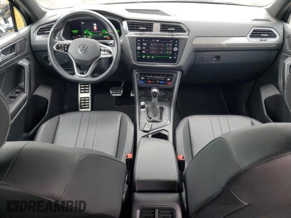 2023 Volkswagen Tiguan SE R-Line Black z VIN 3VVCB7AXXPM033818, wystawiony jako Copart lot #48759425 z przebiegiem 24 260 mil mil oraz Szkoda całkowita • Salvage title. Historia ofert i sprzedaży dostępna na DreamBid. Obrazek 8.