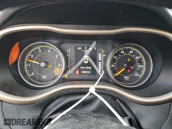 2015 Jeep Cherokee Latitude с VIN 1C4PJMCB8FW606345, выставлен на аукционе Copart как лот 45008765 с пробегом 186 954 миль миль и Списание • Salvage title. История ставок и продаж доступна на DreamBid. Изображение 9.