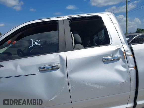 2014 Ram 1500 SLT z VIN 1C6RR6GT9ES477819, wystawiony jako IAAI lot #42358824 z przebiegiem 145 044 mil mil oraz . Historia ofert i sprzedaży dostępna na DreamBid. Obrazek 18.