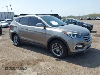 2017 Hyundai Santa Fe 2.4L z VIN 5NMZUDLB8HH001912, wystawiony jako IAAI lot #42113614 z przebiegiem 43 772 mil mil oraz . Historia ofert i sprzedaży dostępna na DreamBid. Obrazek 1.