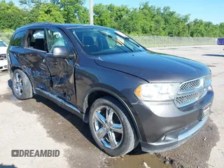 2013 Dodge Durango SXT z VIN 1C4RDHAG9DC693273, wystawiony jako IAAI lot #42254242 z przebiegiem 219 591 mil mil oraz . Historia ofert i sprzedaży dostępna na DreamBid. Obrazek 1.