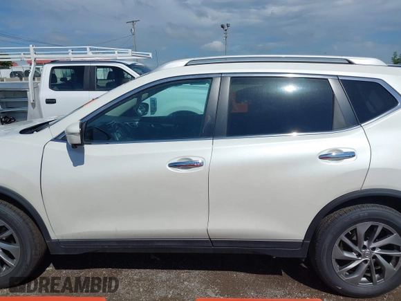 2015 Nissan Rogue SL with VIN 5N1AT2MV8FC823548, listed as a IAAI auction lot 42070704 with 125,331 mi miles. Bid and sale history available at carsss.com. Image 14.