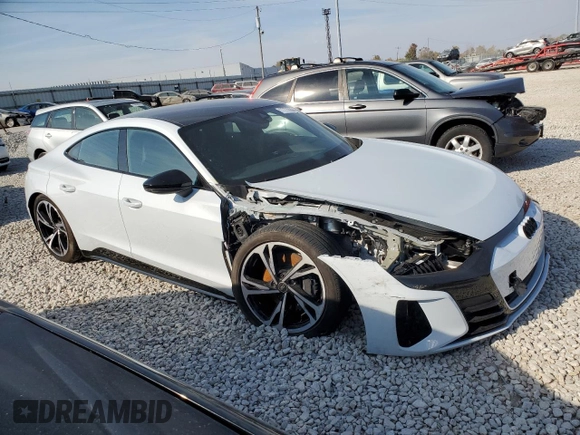 2024 Audi e-tron GT Premium Plus z VIN WAUCJBFW3R7004062, wystawiony jako Copart lot #77770684 z przebiegiem 3092 mil mil oraz Szkody całkowita. Historia ofert i sprzedaży dostępna na DreamBid. Obrazek 4.