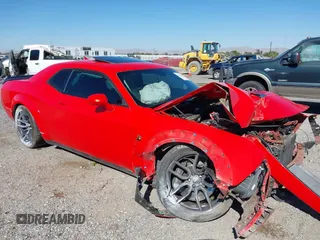 2021 Dodge Challenger R/T Scat Pack z VIN 2C3CDZFJ1MH630573, wystawiony jako IAAI lot #40203326 z przebiegiem 58 707 mil mil oraz . Historia ofert i sprzedaży dostępna na DreamBid. Obrazek 1.