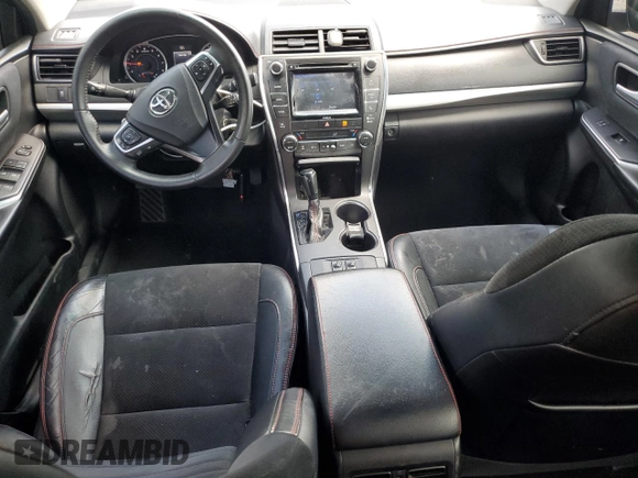 2017 Toyota Camry XLE z VIN 4T1BF1FK0HU388515, wystawiony jako Copart lot #59180025 z przebiegiem 107 443 mil mil oraz Czysty tytuł • Clean title. Historia ofert i sprzedaży dostępna na DreamBid. Obrazek 8.