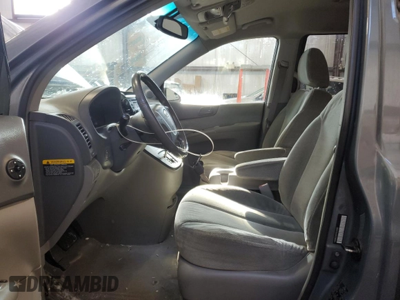 2007 Kia Sedona LX with VIN KNDMB233876120696, listed as a Copart auction lot 43963915 with 304,027 mi miles and Salvage Title. Bid and sale history available at carsss.com. Image 7.