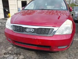 2011 Kia Sedona LX with VIN KNDMG4C71B6381354, listed as a IAAI auction lot 41929496 with 189,458 mi miles. Bid and sale history available at carsss.com. Image 6.