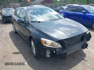 2015 Volvo V60 T5 Premier z VIN YV1612SK2F1264495, wystawiony jako IAAI lot #42738063 z przebiegiem 130 190 mil mil oraz . Historia ofert i sprzedaży dostępna na DreamBid. Obrazek 1.
