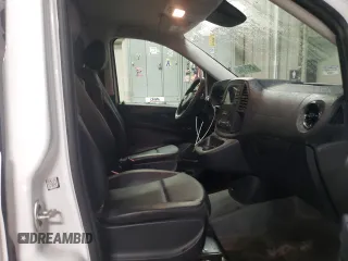 2022 Mercedes-Benz Metris Cargo z VIN W1YV0BEY1N4149965, wystawiony jako Copart lot #45751045 z przebiegiem 44 750 mil mil oraz Szkoda całkowita • Salvage title. Historia ofert i sprzedaży dostępna na DreamBid. Obrazek 10.