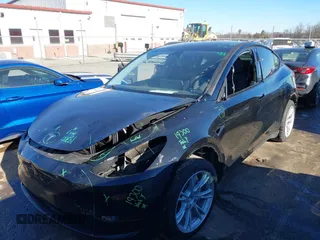 2024 Tesla Model Y Long Range with VIN 7SAYGDEE6RA276983, listed as a IAAI auction lot 41614141 with 4,472 mi miles and . Bid and sale history available at DreamBid. Image 25.