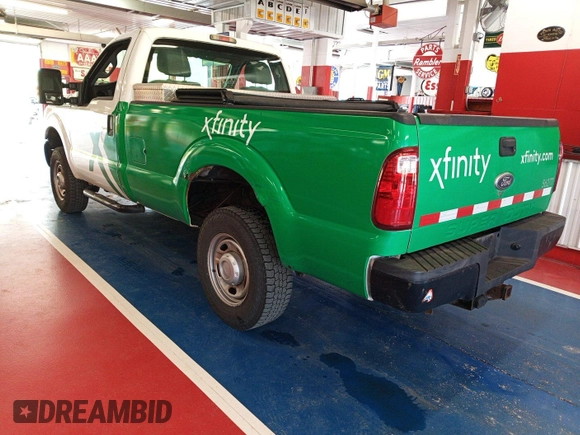 2011 Ford F-250 XL z VIN 1FTBF2B61BEC37445, wystawiony jako IAAI lot #42624921 z przebiegiem 124 106 mil mil oraz . Historia ofert i sprzedaży dostępna na DreamBid. Obrazek 20.