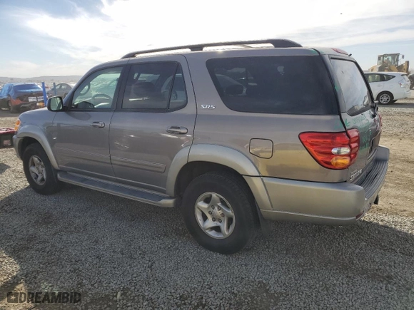 2001 Toyota Sequoia SR5 with VIN 5TDZT34A71S043137, listed as a Copart auction lot 47221885 with 101,156 mi miles and Salvage Title. Bid and sale history available at carsss.com. Image 2.