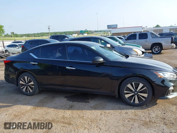 2019 Nissan Altima 2.5 SL with VIN 1N4BL4EVXKC120729, listed as a IAAI auction lot 39457605 with 132,189 mi miles. Bid and sale history available at carsss.com. Image 13.