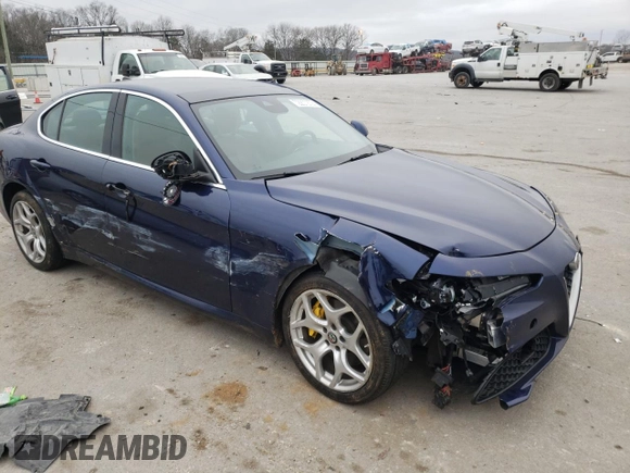 2018 Alfa Romeo Giulia Ti Sport with VIN ZARFAEEN7J7576353, listed as a Copart auction lot 72207272 with 31,743 mi miles. Bid and sale history available at carsss.com. Image 4.