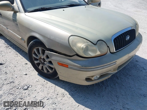 2003 Hyundai Sonata GLS with VIN KMHWF35H03A901839, listed as a IAAI auction lot 40601987 with 171,580 mi miles. Bid and sale history available at carsss.com. Image 6.