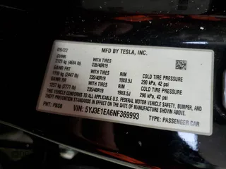 2022 Tesla Model 3 z VIN 5YJ3E1EA6NF369993, wystawiony jako Copart lot #58030945 z przebiegiem 128 079 mil mil oraz Szkoda całkowita • Salvage title. Historia ofert i sprzedaży dostępna na DreamBid. Obrazek 12.