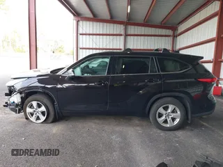 2022 Toyota Highlander LE with VIN 5TDBZRBH7NS240883, listed as a IAAI auction lot 40713152 with 24,374 mi miles and . Bid and sale history available at DreamBid. Image 15.