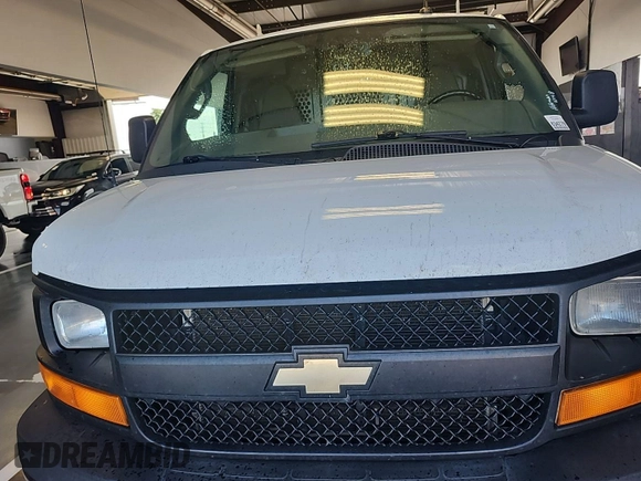 2017 Chevrolet Express Cargo z VIN 1GCWGAFF4H1300511, wystawiony jako IAAI lot #42802223 z przebiegiem 132 303 mil mil oraz . Historia ofert i sprzedaży dostępna na DreamBid. Obrazek 19.