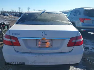 2013 Mercedes-Benz E 350 Luxury z VIN WDDHF5KB2DA740006, wystawiony jako IAAI lot #41391159 z przebiegiem 117 467 mil mil oraz . Historia ofert i sprzedaży dostępna na DreamBid. Obrazek 16.