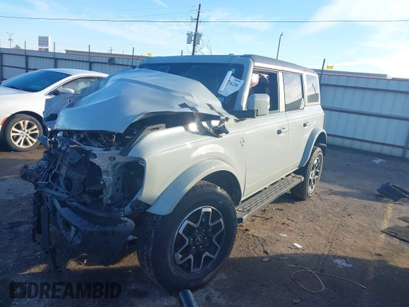 2024 Ford Bronco Outer Banks with VIN 1FMDE8BHXRLA81343, listed as a IAAI auction lot 41272620 with 8,560 mi miles. Bid and sale history available at carsss.com. Image 18.