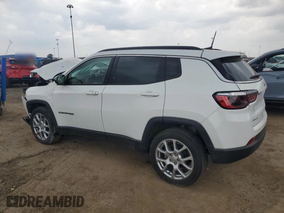2022 Jeep Compass Latitude Lux z VIN 3C4NJDFB8NT208723, wystawiony jako Copart lot #59283325 z przebiegiem 16 861 mil mil oraz Szkoda całkowita • Salvage title. Historia ofert i sprzedaży dostępna na DreamBid. Obrazek 2.