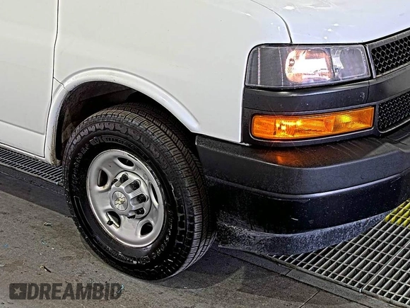 2021 Chevrolet Express Cargo z VIN 1GCWGAFP1M1303403, wystawiony jako IAAI lot #42672932 z przebiegiem 65 051 mil mil oraz . Historia ofert i sprzedaży dostępna na DreamBid. Obrazek 10.