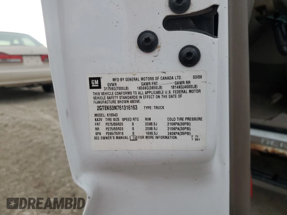 2006 GMC Sierra Denali z VIN 2GTEK63N761316163, wystawiony jako Copart lot #59637545 z przebiegiem 228 952 mil mil oraz Czysty tytuł • Clean title. Historia ofert i sprzedaży dostępna na DreamBid. Obrazek 12.