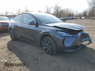2025 Tesla Model Y Long Range with VIN 7SAYGDEE4SF291068, listed as a Copart auction lot 51204615 with 2,958 mi miles and Salvage Title. Bid and sale history available at DreamBid. Image 4.